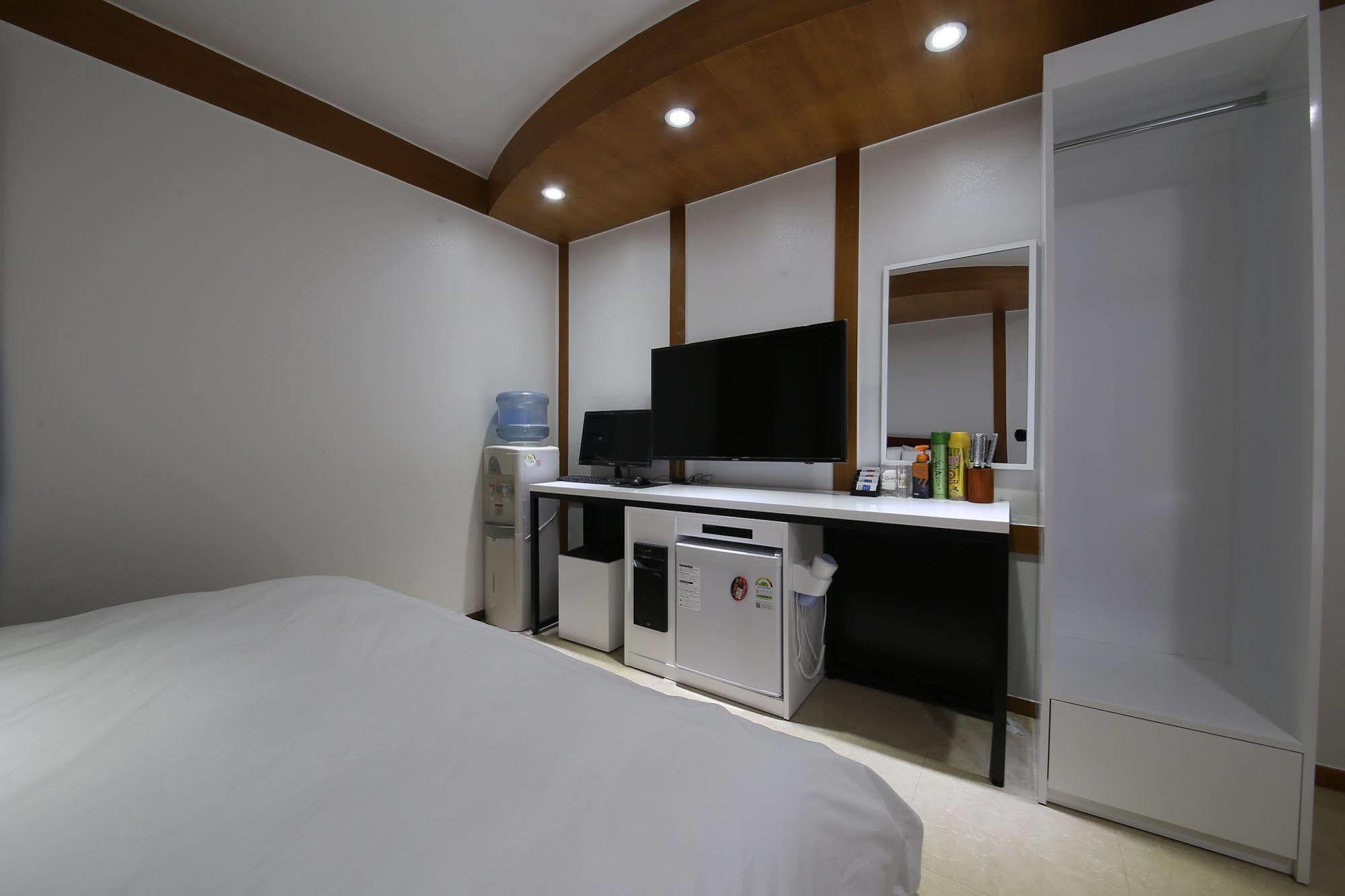 Abata Business Hotel Коян Экстерьер фото
